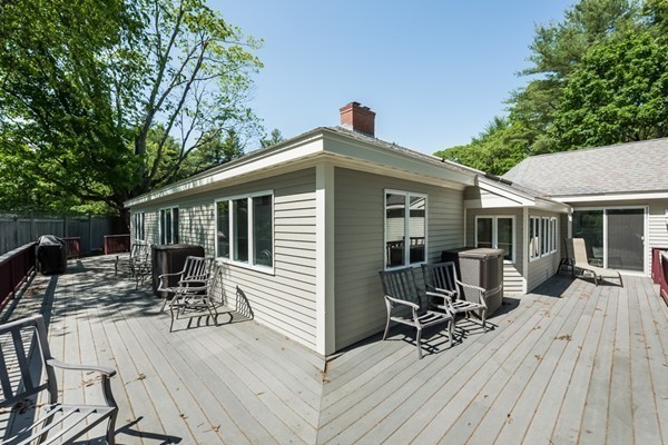 9 Thaxton Road Beverly, MA 01915 - Photo 6 of 23 Gallery Image 6