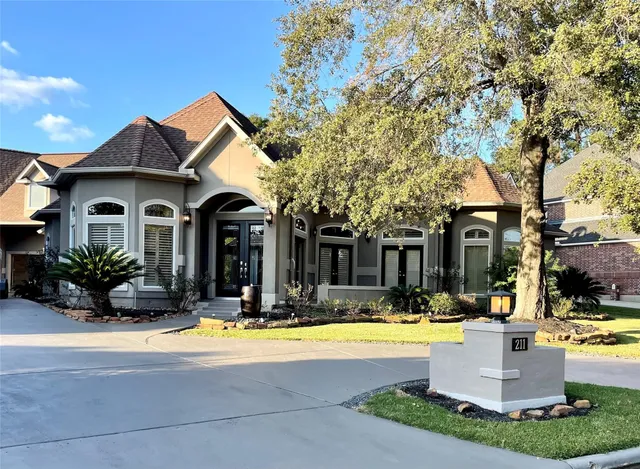 a view of a house with swimming pool and a bench in a patio