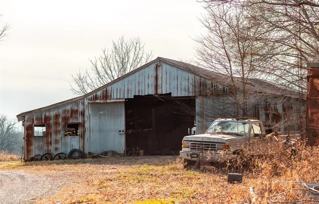 $2,000,000 | 6480 Green Acres Road, Glen Carbon, IL 62034