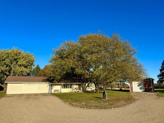 $319,900 | 15742 675th Avenue, Alden, MN 56009