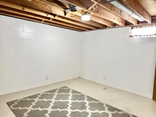 $319,900 | 15742 675th Avenue, Alden, MN 56009