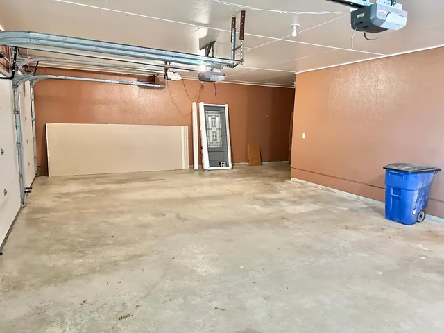 $319,900 | 15742 675th Avenue, Alden, MN 56009