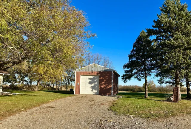 $319,900 | 15742 675th Avenue, Alden, MN 56009