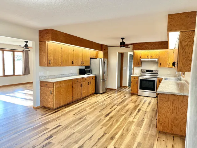 $319,900 | 15742 675th Avenue, Alden, MN 56009