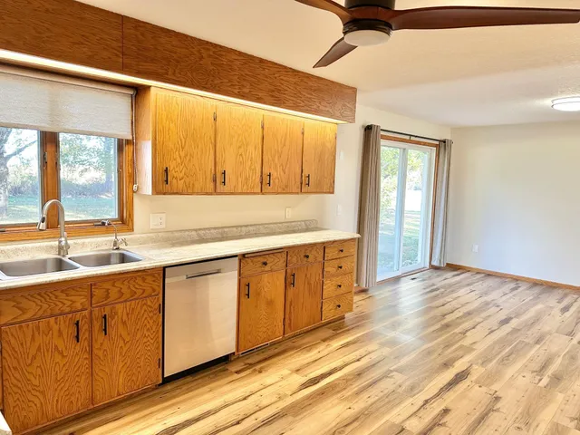 $319,900 | 15742 675th Avenue, Alden, MN 56009