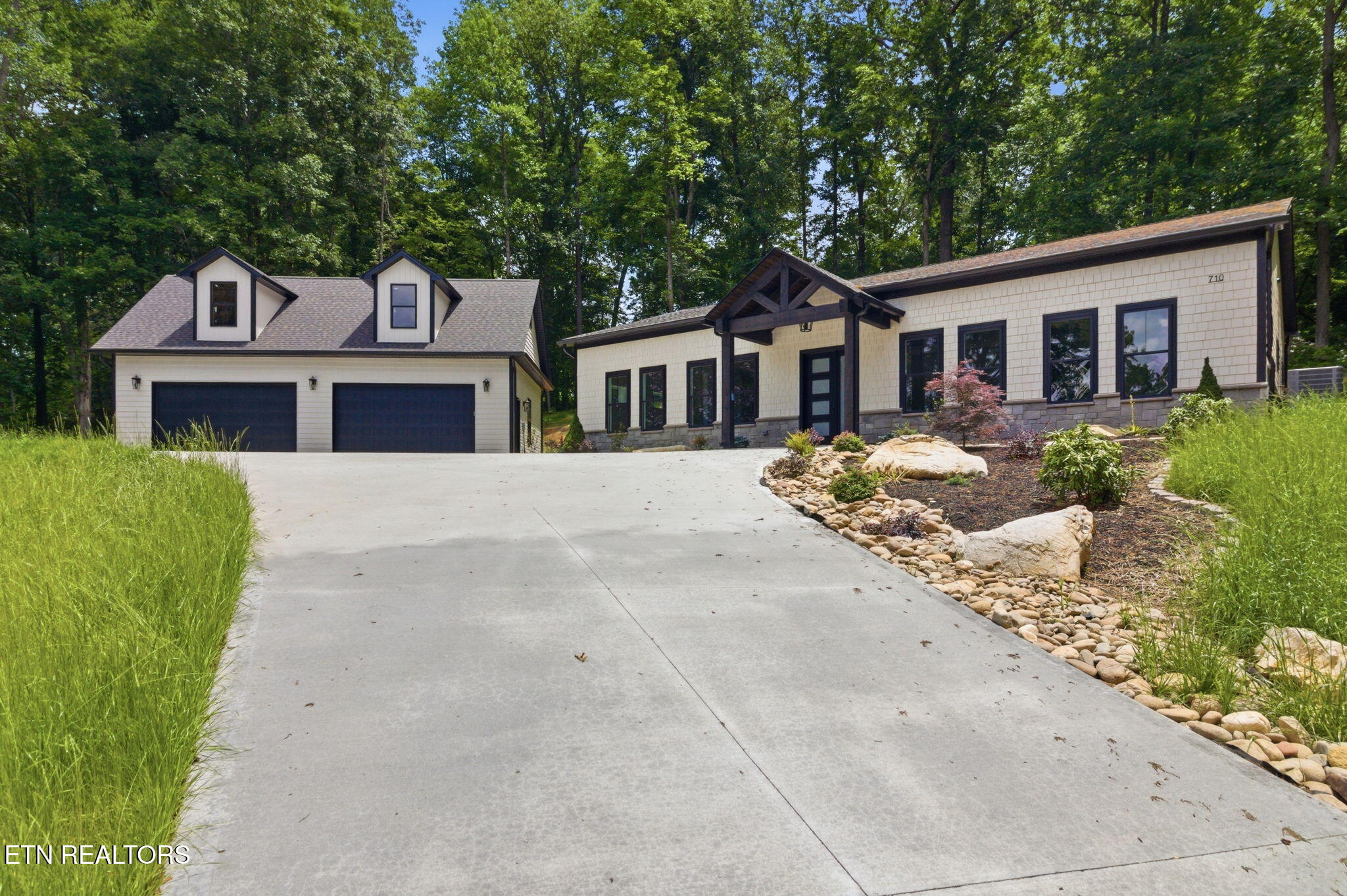 710 Knight Road Knoxville, TN 37920 - Photo 4 of 36 7-web-or-mls-DZ3A2453