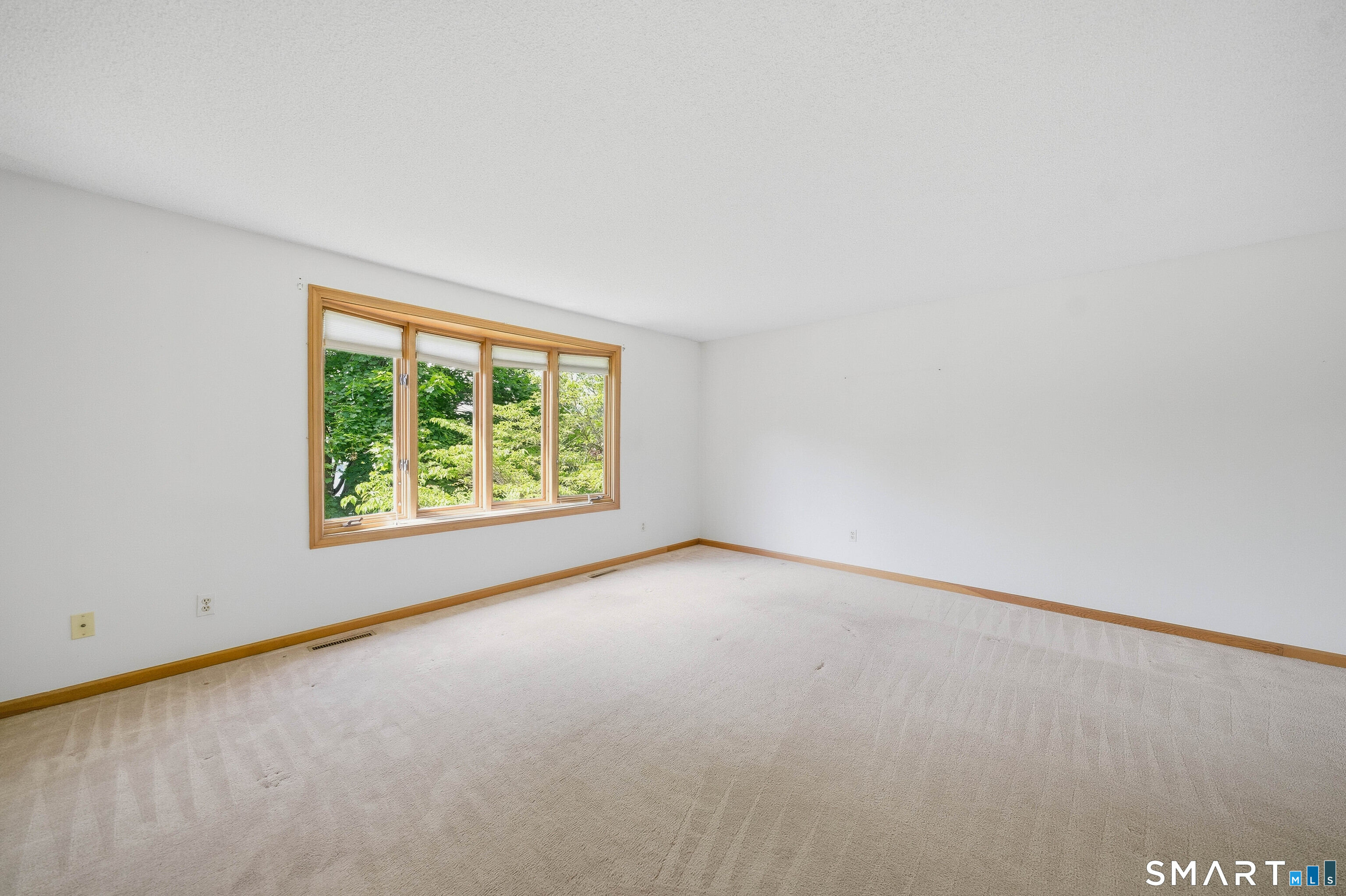 17 Spruceland Road Enfield, CT 06082 - Photo 15 of 40 Living room