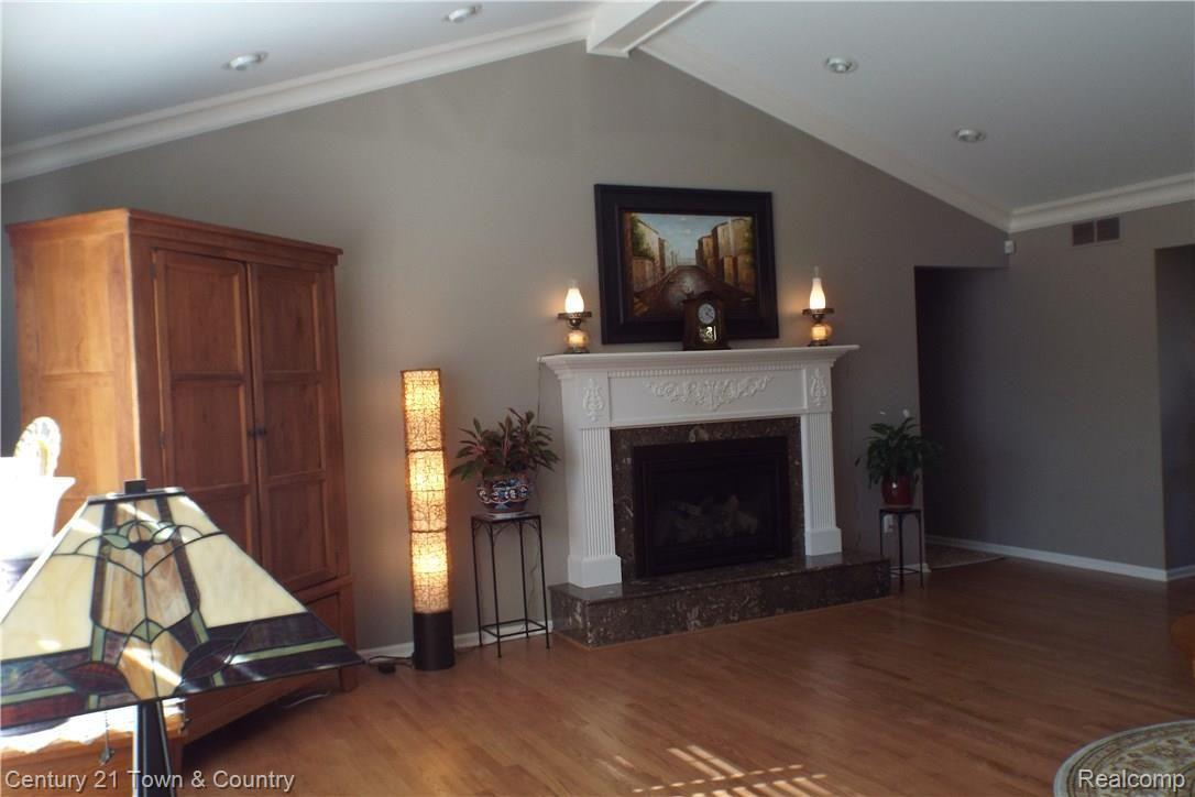 6384 Perry Road Grand Blanc, MI 48439 - Photo 12 of 77 12.JPG