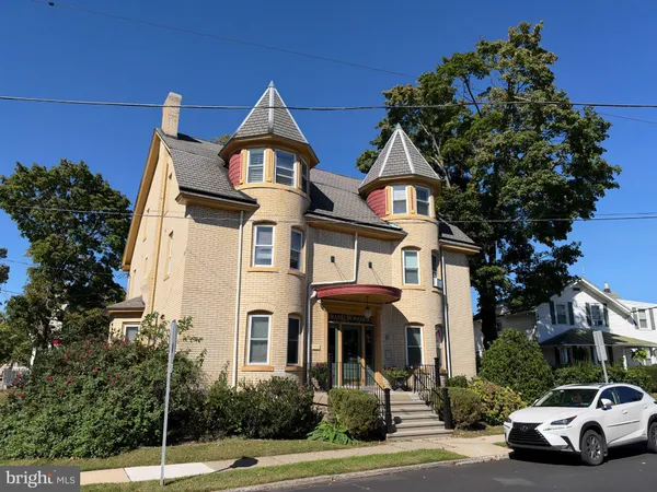 $2,100 | 185 West Court Street, Unit 3, Doylestown, PA 18901