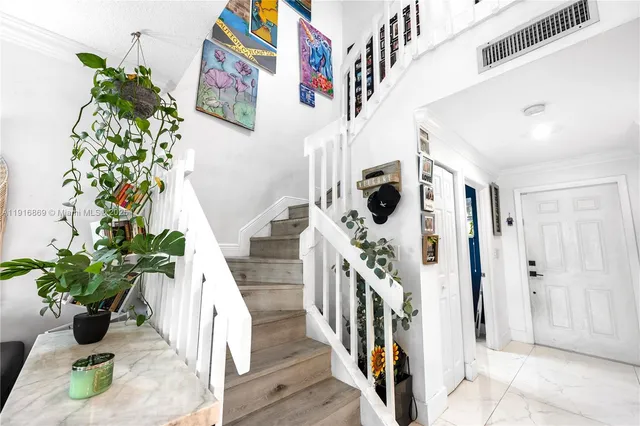 a view of entryway with interior