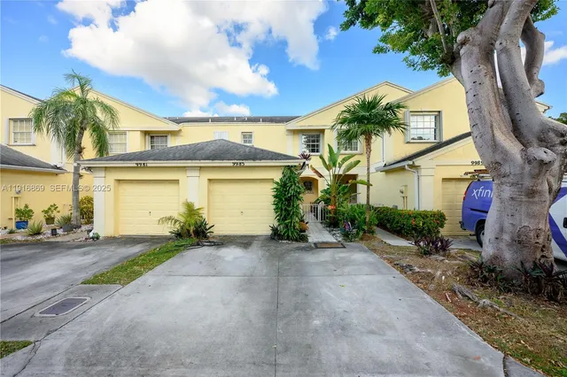 $469,000 | 9985 Southwest 118th Place, Miami, FL 33186