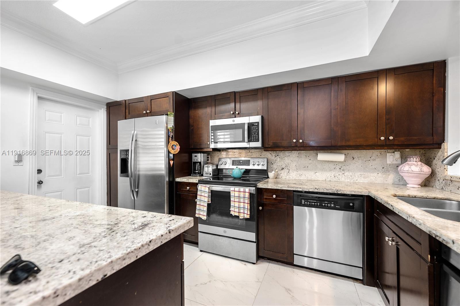 9985 Southwest 118th Place Miami, FL 33186 - Photo 8 of 30