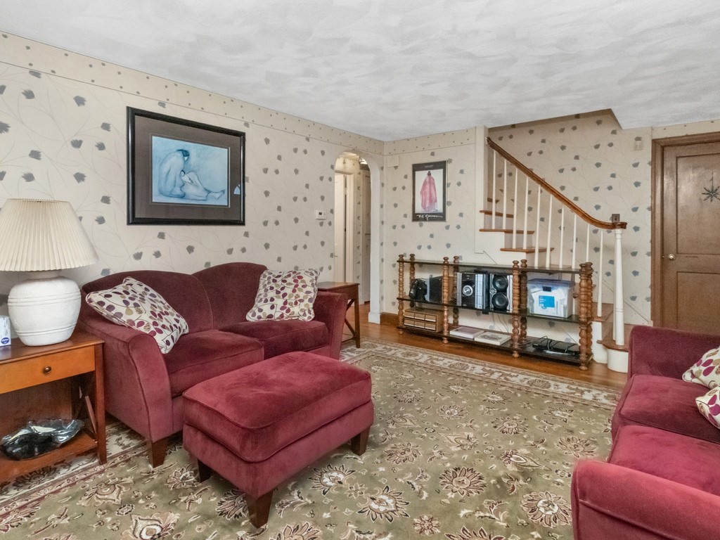 71 Farnum Road Waltham, MA 02453 - Photo 10 of 36 Gallery Image 10