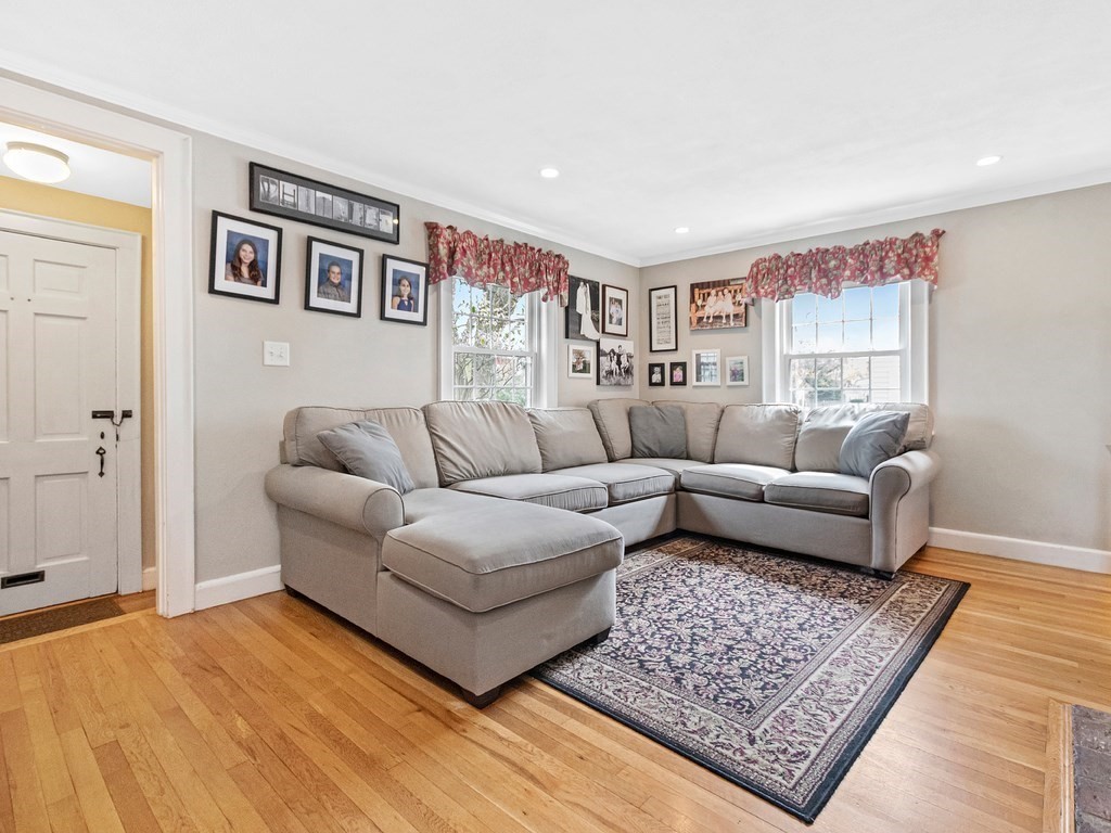 28 Ellery Road Waltham, MA 02453 - Photo 6 of 36 Gallery Image 6