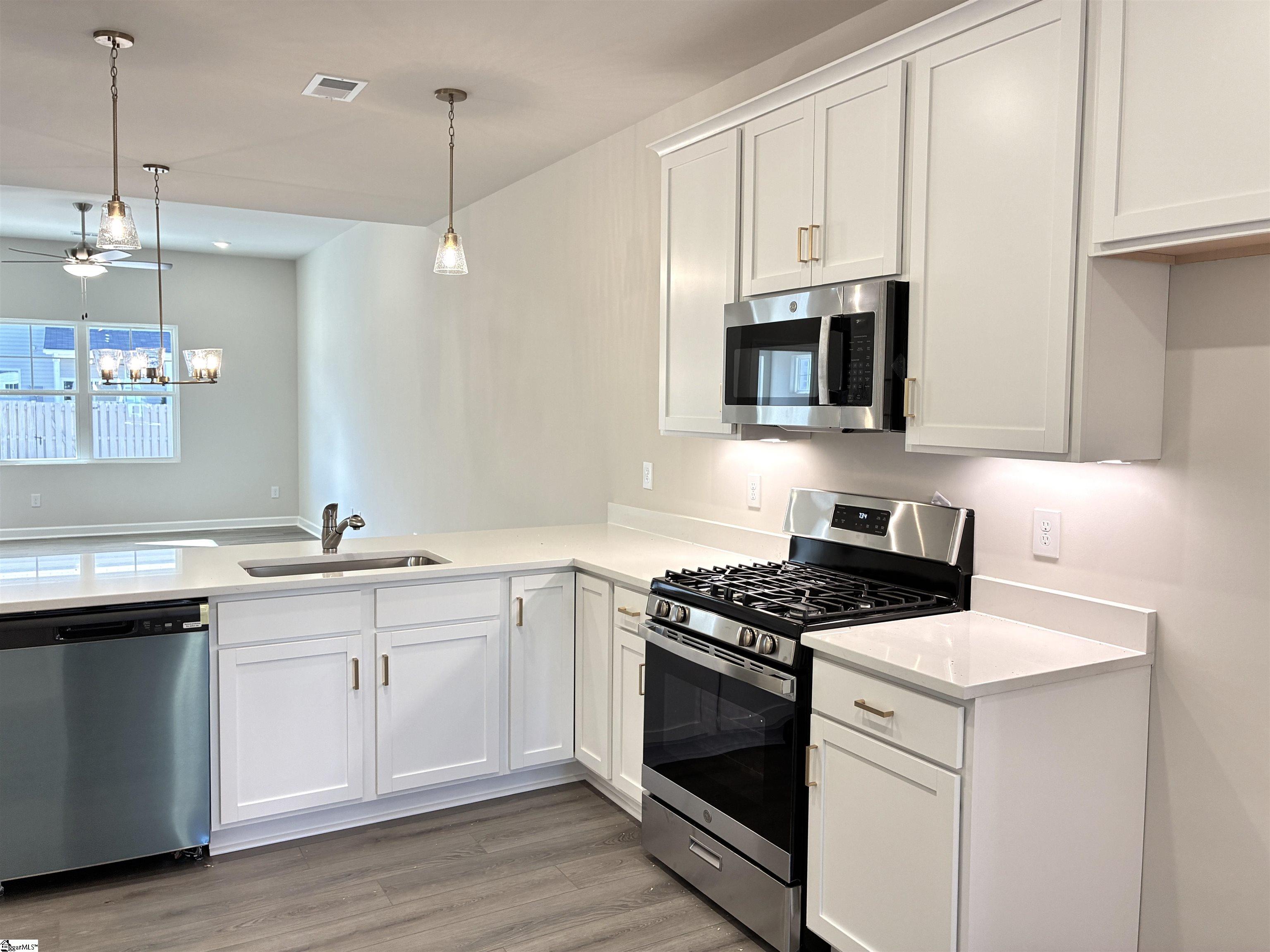 237 Taylor Woods Court Greenville, SC 29607 - Photo 3 of 26