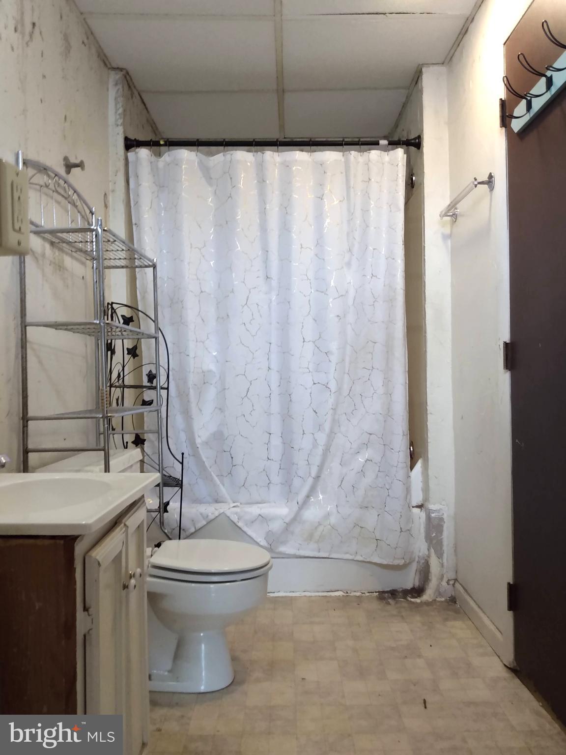 123 West King Street Chambersburg, PA 17201 - Photo 10 of 15 Full Bath