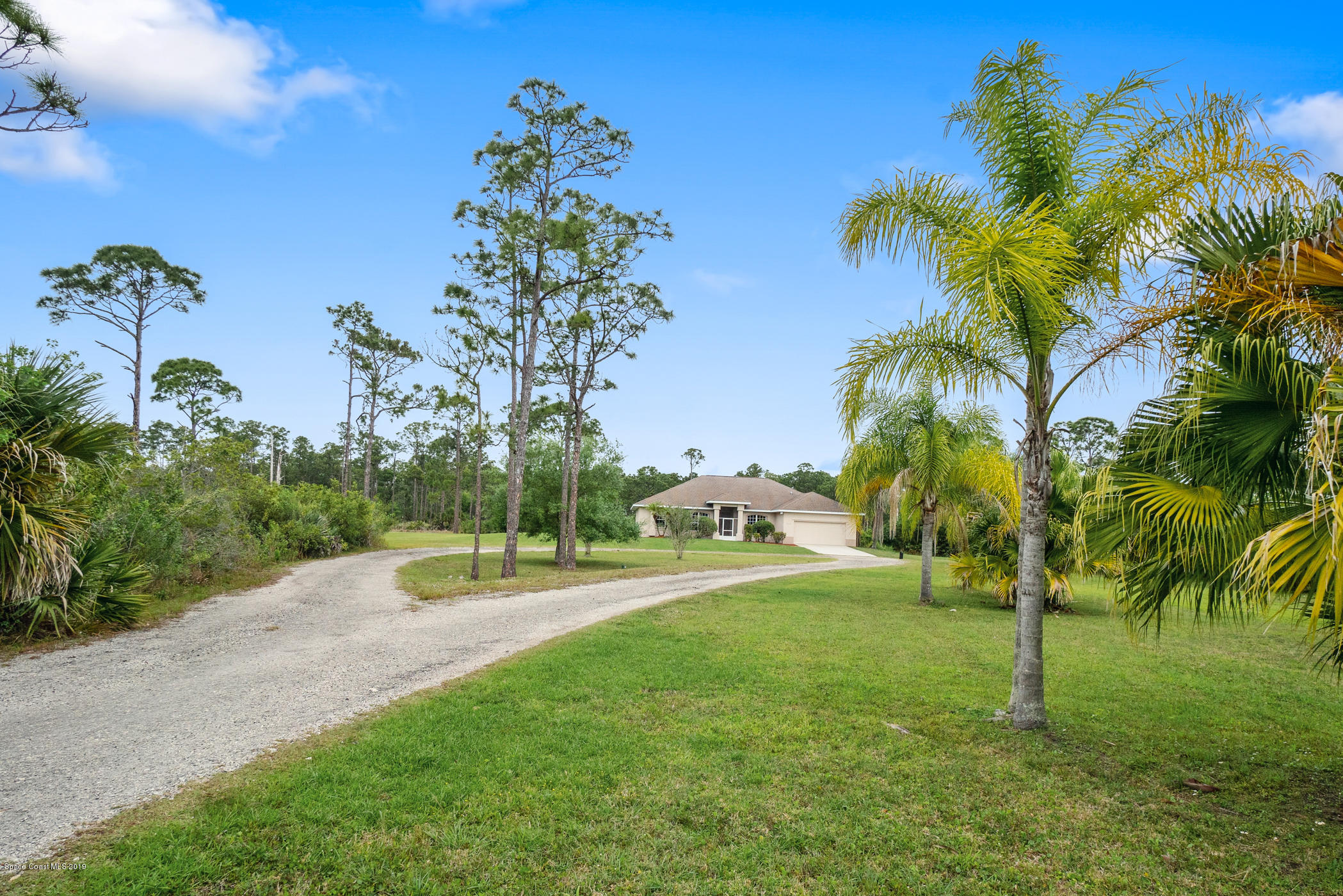 4035 Hield Road Northwest Palm Bay, FL 32907 - Photo 34 of 47 Driveway