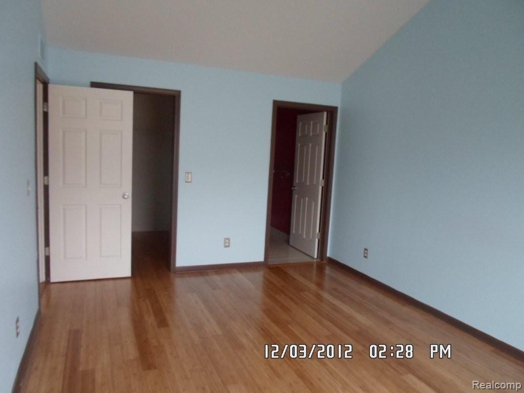 1906 Flagstone Circle Rochester, MI 48307 - Photo 6 of 18 SAM_8722.JPG
