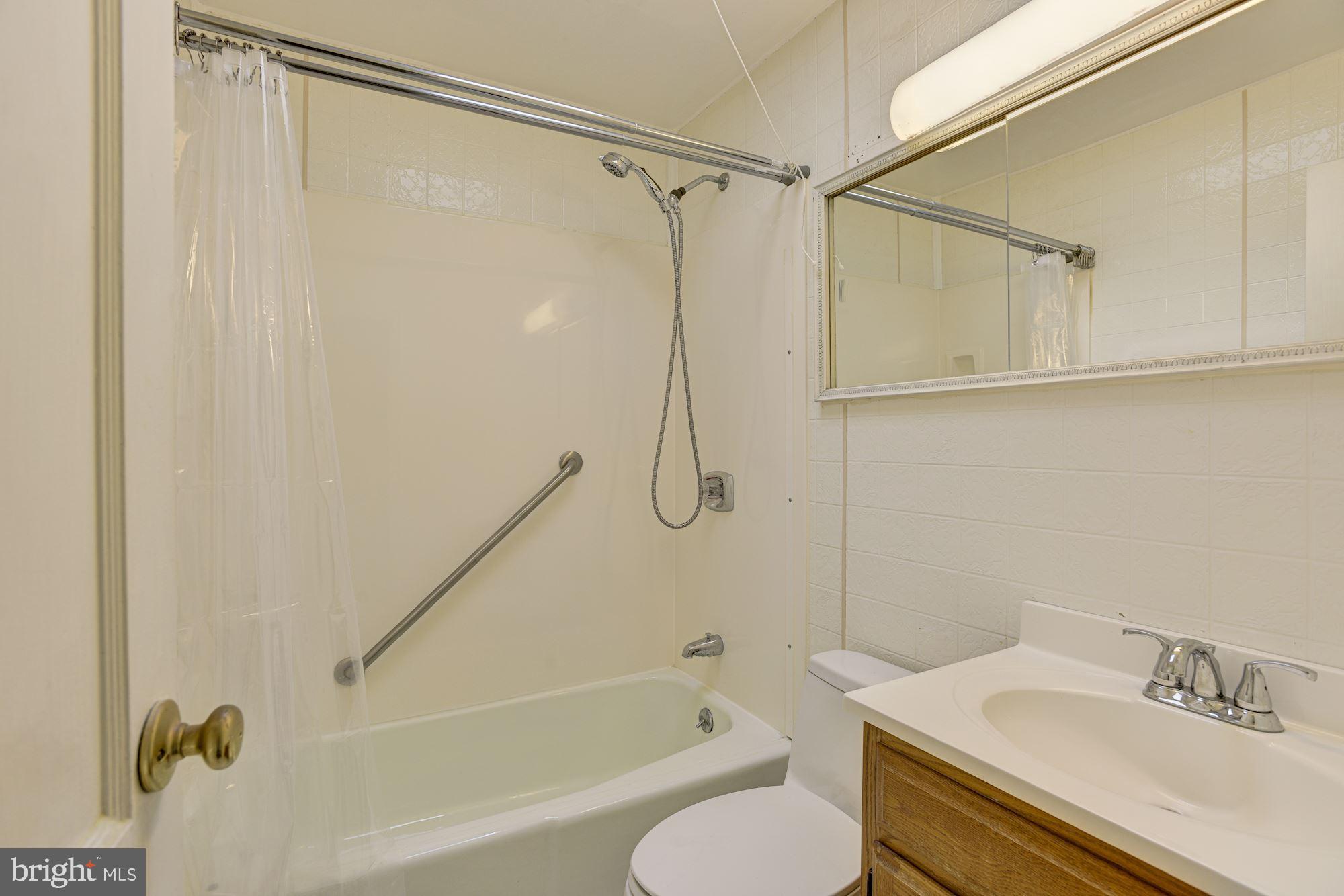 7814 Wynbrook Road Baltimore, MD 21224 - Photo 17 of 26 Full Bath