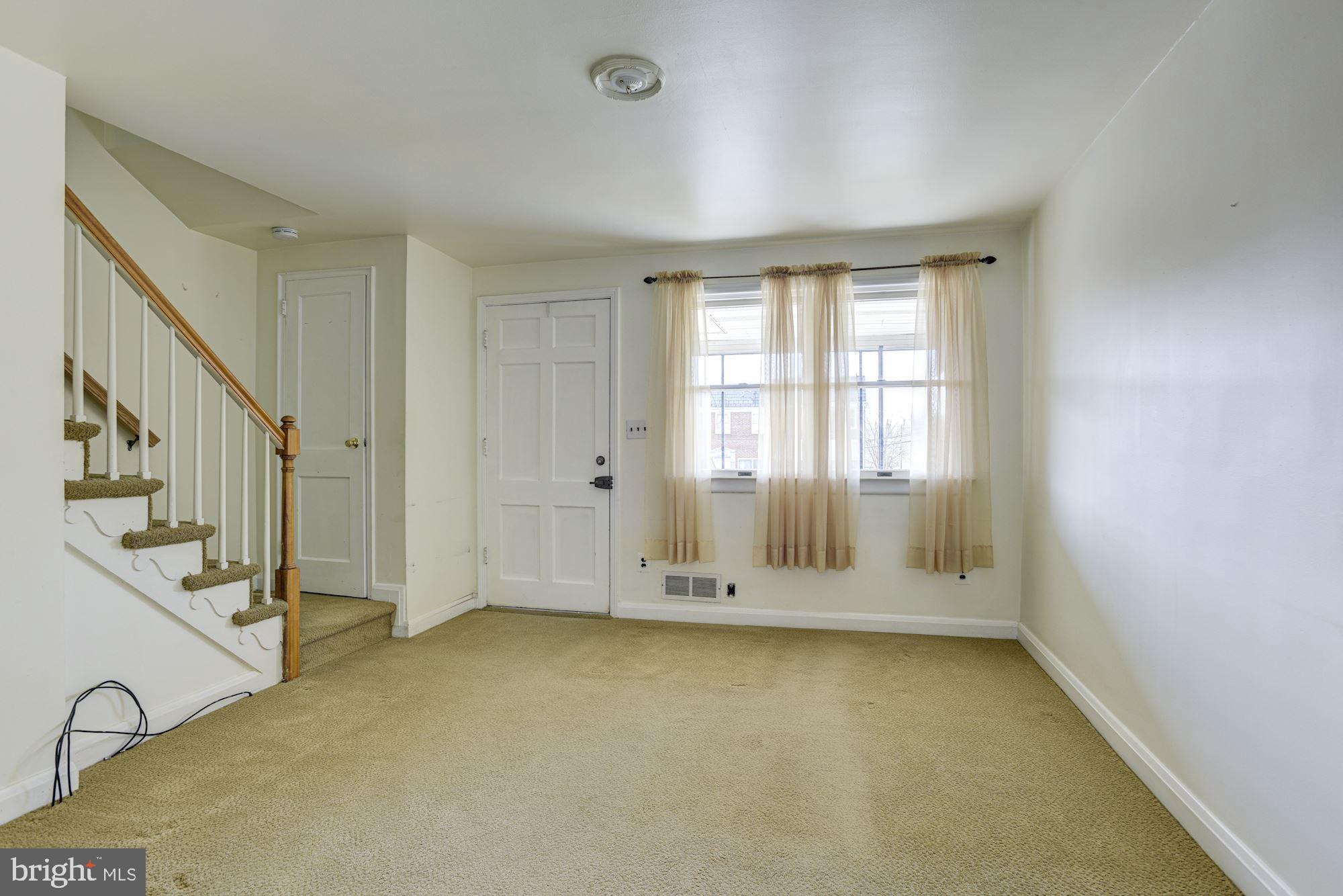 7814 Wynbrook Road Baltimore, MD 21224 - Photo 6 of 26 Living Room