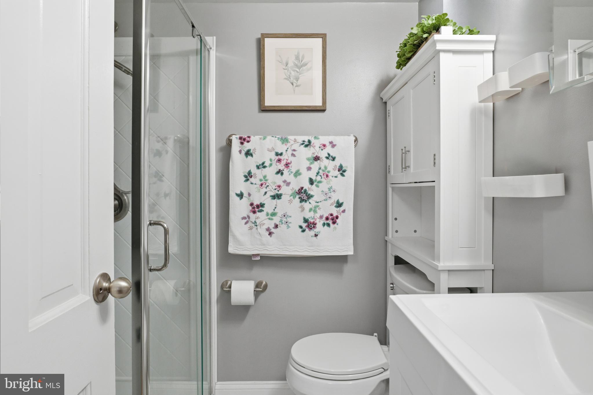 7 Russell Road, Unit D Alexandria, VA 22301 - Photo 13 of 27 a bathroom with a sink toilet and shower