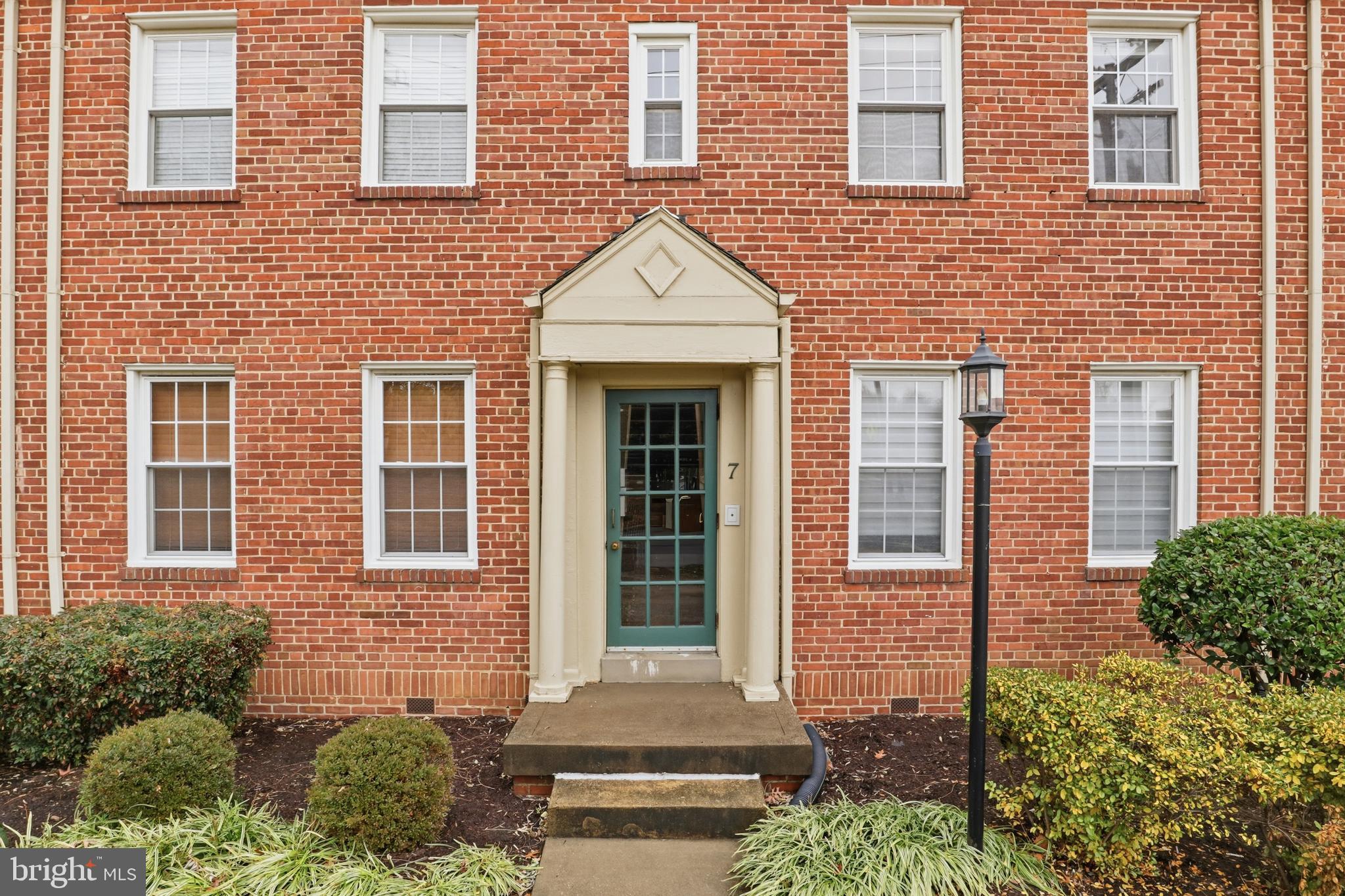 7 Russell Road, Unit D Alexandria, VA 22301 - Photo 2 of 27 a front view of a house