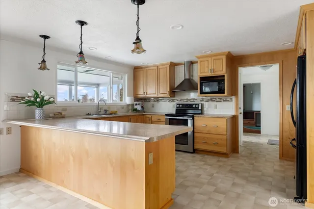 $630,000 | 622 Southwest Fairhaven Drive, Oak Harbor, WA 98277