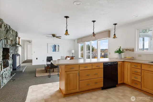 $630,000 | 622 Southwest Fairhaven Drive, Oak Harbor, WA 98277