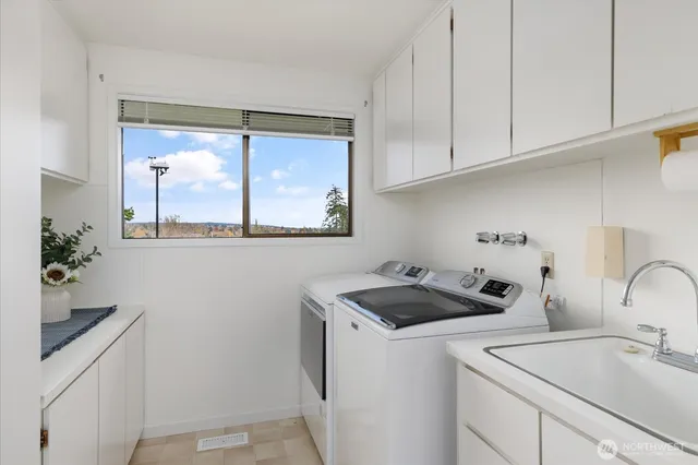 $630,000 | 622 Southwest Fairhaven Drive, Oak Harbor, WA 98277