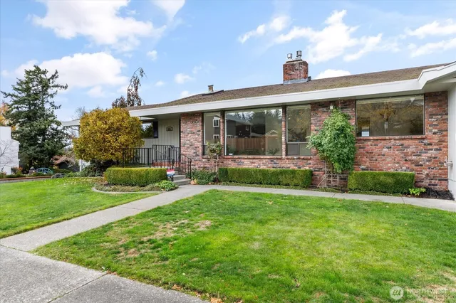 $630,000 | 622 Southwest Fairhaven Drive, Oak Harbor, WA 98277