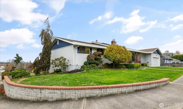 $630,000 | 622 Southwest Fairhaven Drive, Oak Harbor, WA 98277