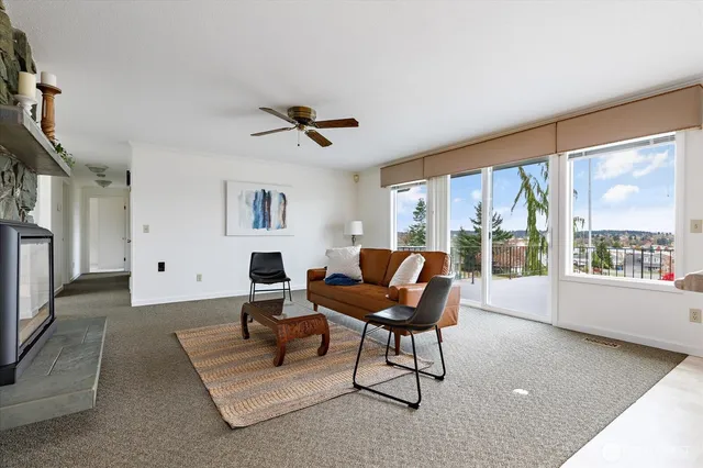 $630,000 | 622 Southwest Fairhaven Drive, Oak Harbor, WA 98277