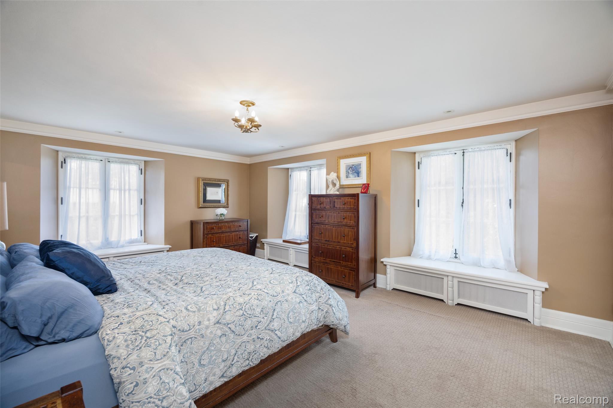 189 Cloverly Road Grosse Pointe, MI 48236 - Photo 39 of 93 An exceptionally spacious primary suite with three oversized windows, custom window seats, and room to create a true private retreat.