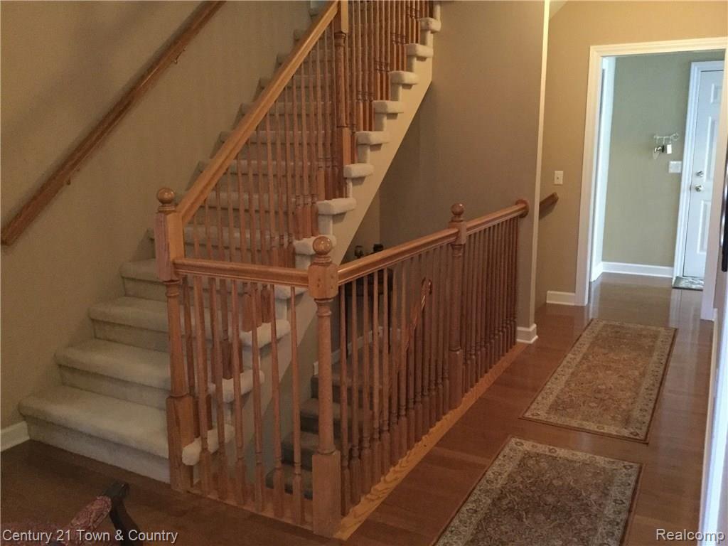 4731 Oakhurst Ridge Road Clarkston, MI 48348 - Photo 21 of 59 HALLWAY LEADING TO LAUNDRY ROOM AND GARAGE DOOR ENTRANCE....