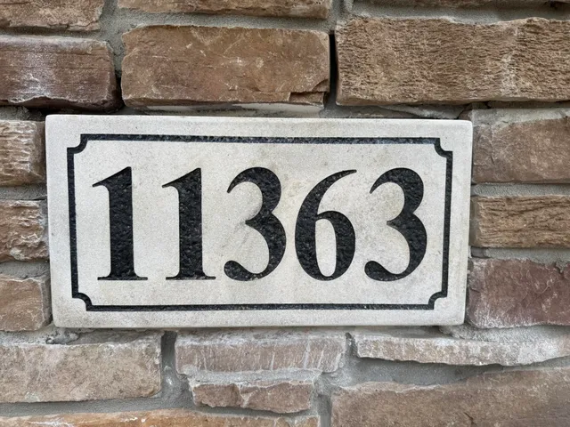 a view of big yard with a house