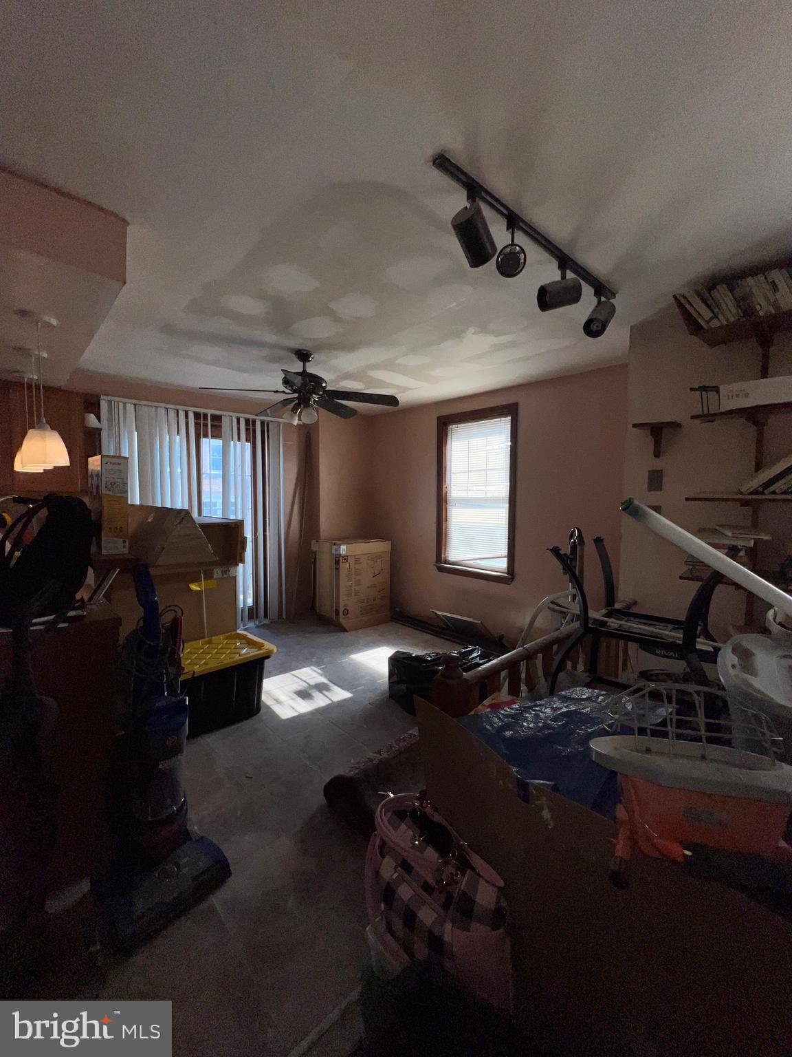 7062 Clinton Road Upper Darby, PA 19082 - Photo 4 of 11