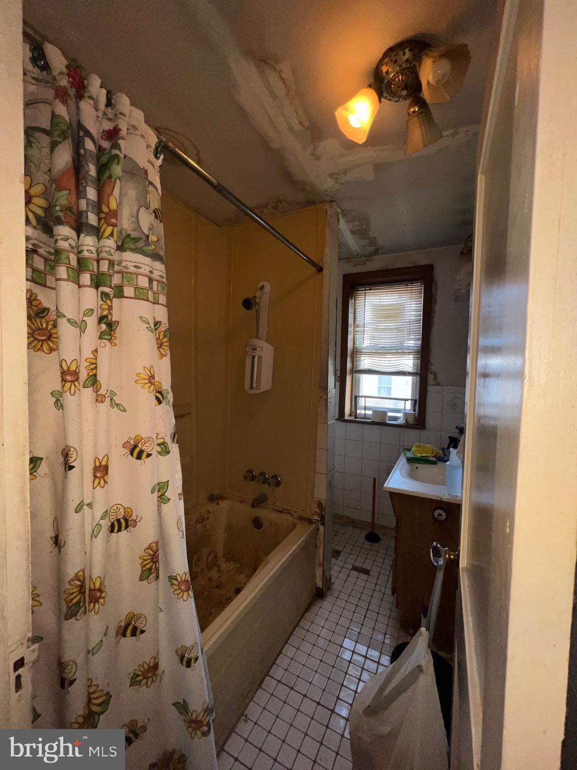 7062 Clinton Road Upper Darby, PA 19082 - Photo 6 of 11
