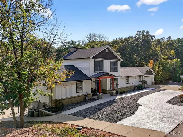 $599,900 | 9381 East Vista Drive, Hillsboro, MO 63050