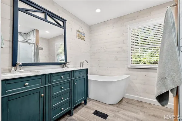 $599,900 | 9381 East Vista Drive, Hillsboro, MO 63050