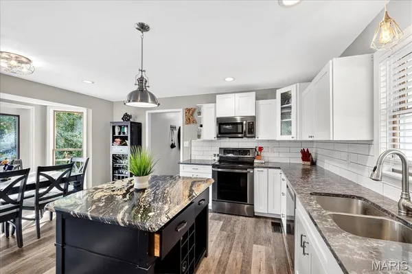 $599,900 | 9381 East Vista Drive, Hillsboro, MO 63050