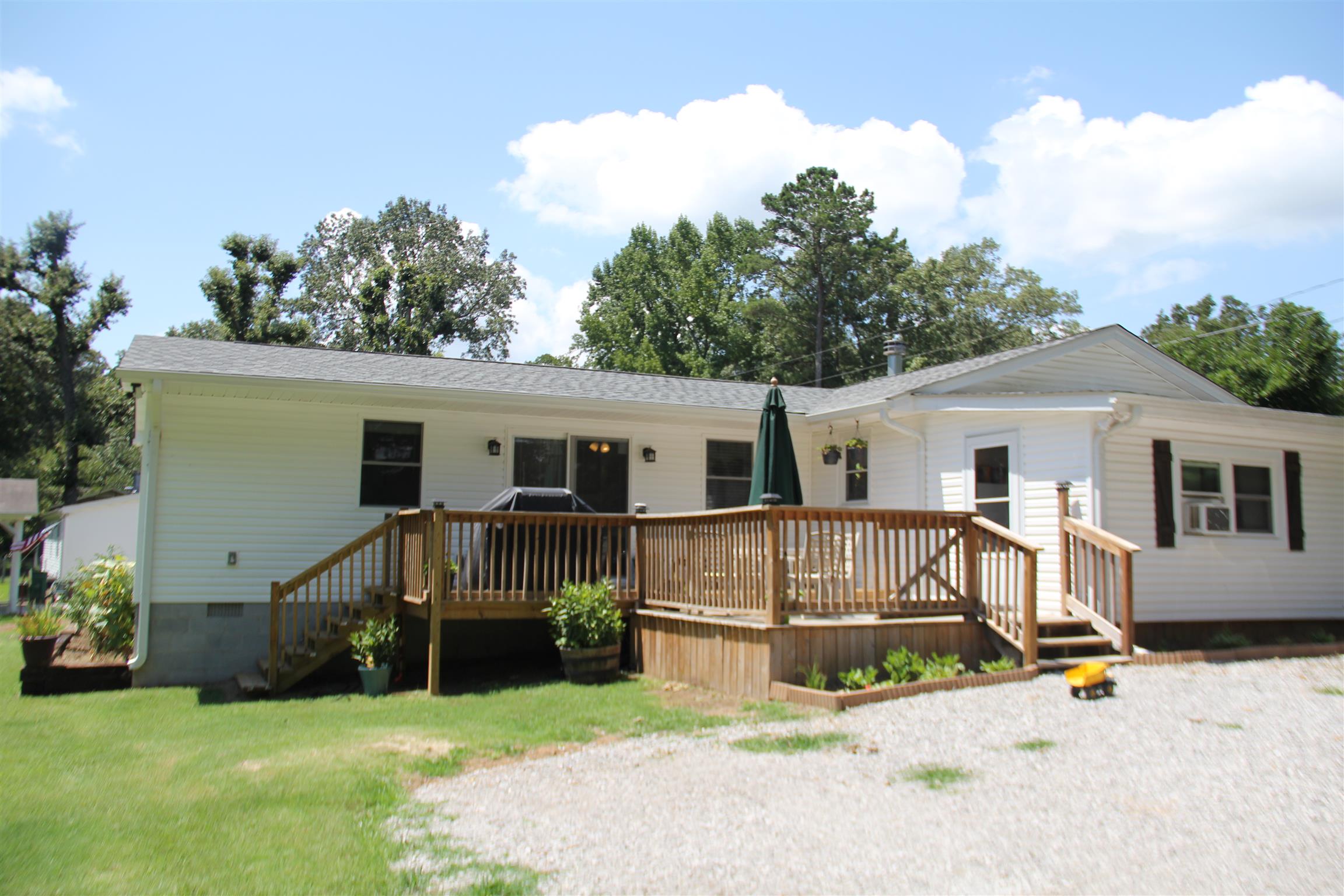 159 Myers Road Winchester, TN 37398 - Photo 25 of 26 Recent deck addition