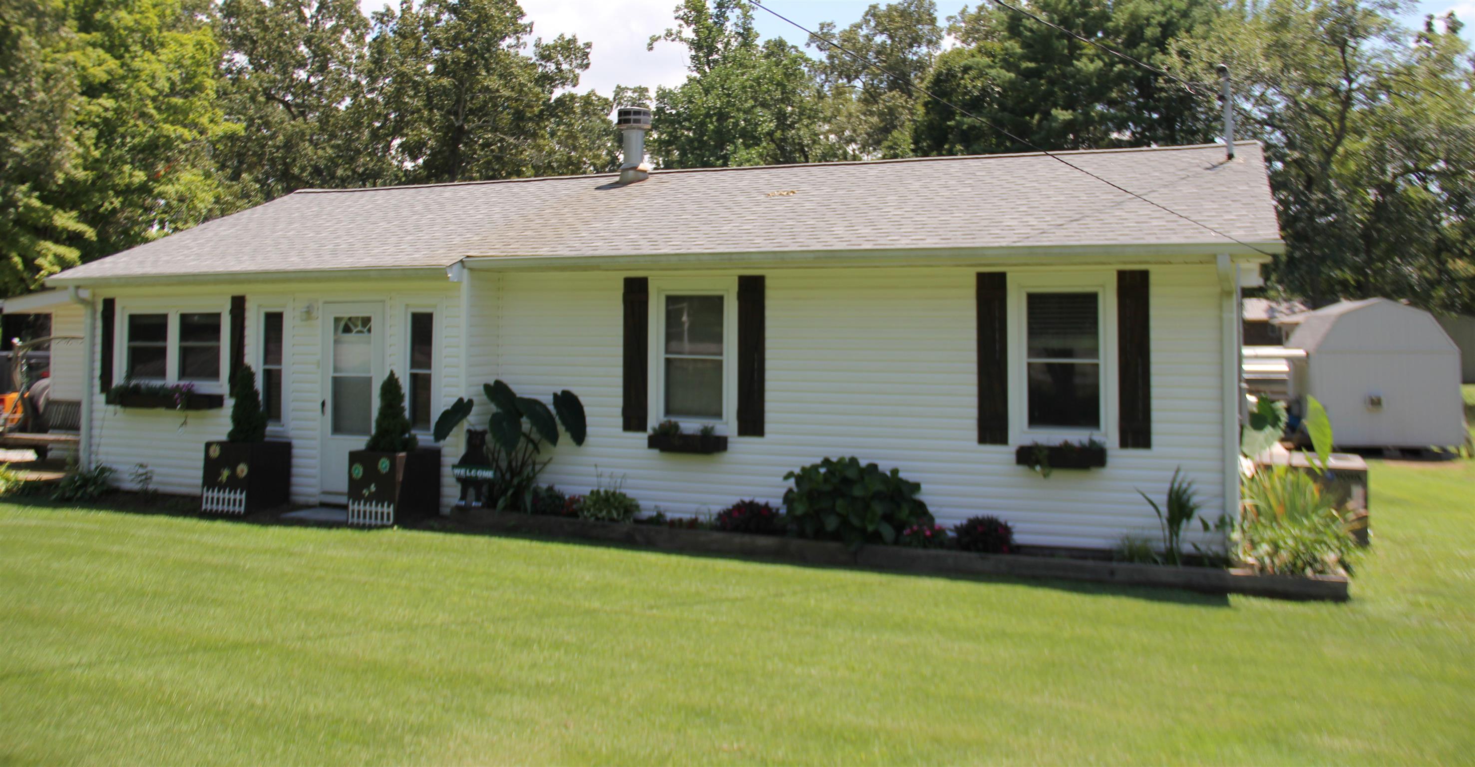 159 Myers Road Winchester, TN 37398 - Photo 4 of 26 Beautiful Landscaping