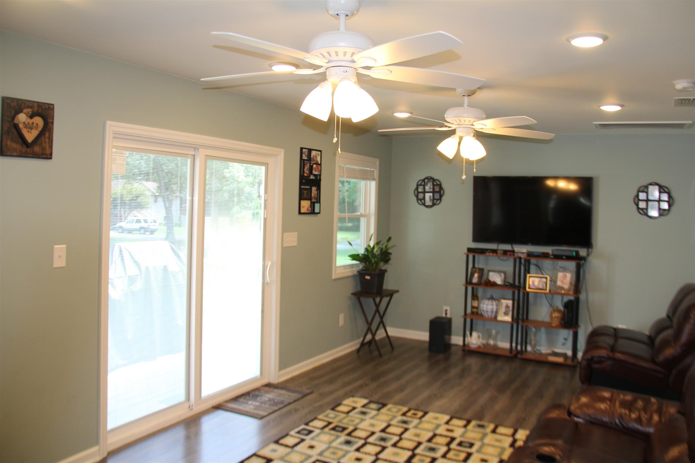 159 Myers Road Winchester, TN 37398 - Photo 6 of 26 Family Room leading out to deck