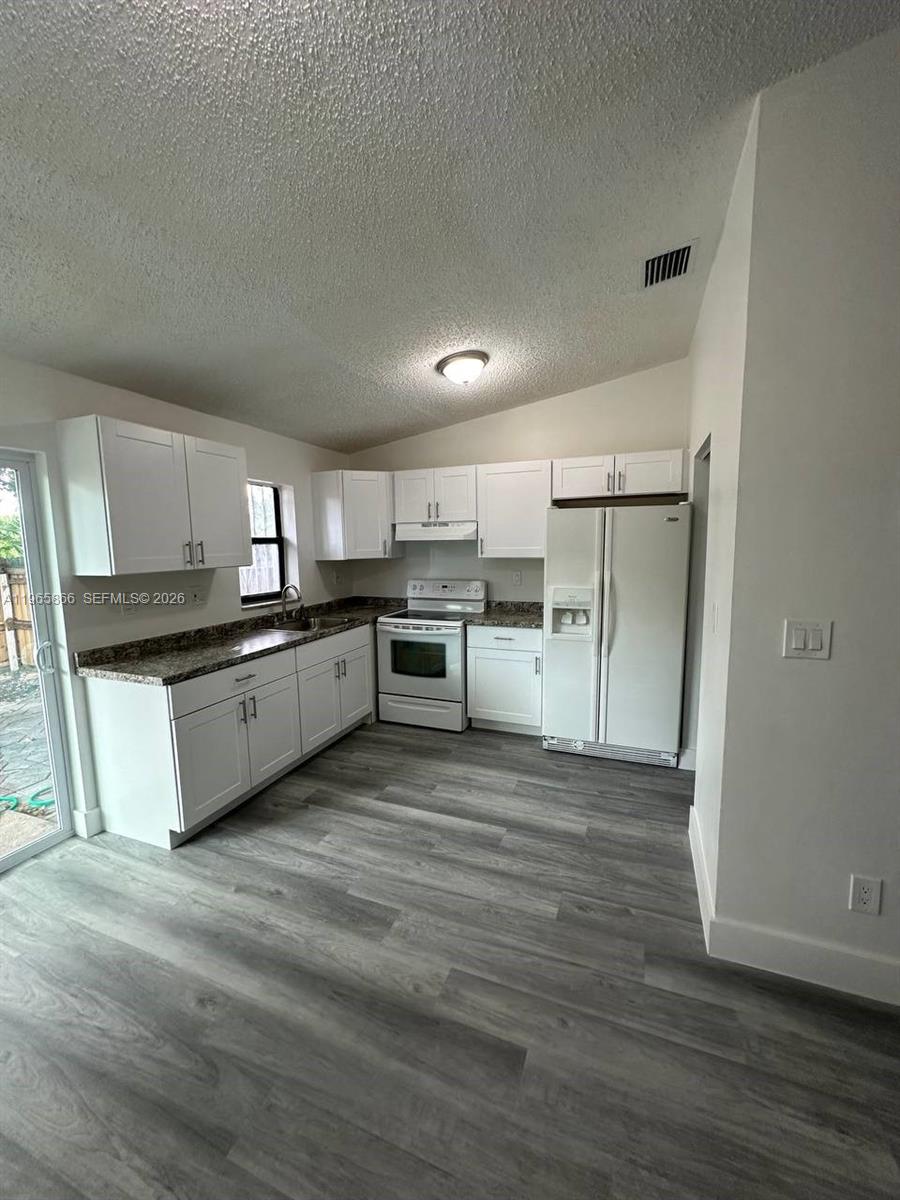 13986 Southwest 280th Terrace Homestead, FL 33033 - Photo 5 of 29