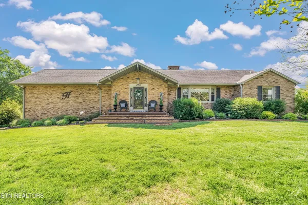 $879,900 | 4912 West Emory Road, Powell, TN 37849