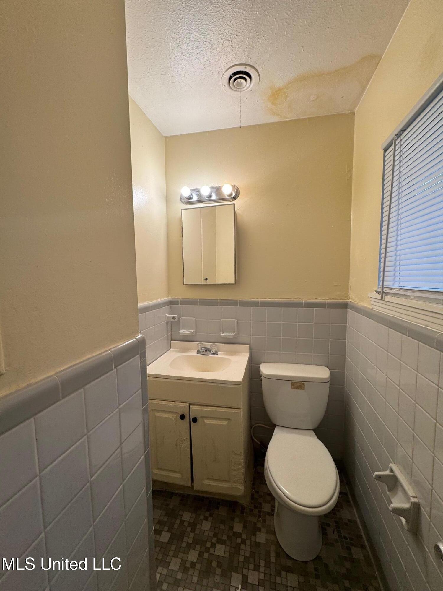 237 Queen Anne Lane Jackson, MS 39209 - Photo 14 of 16 IMG_5579