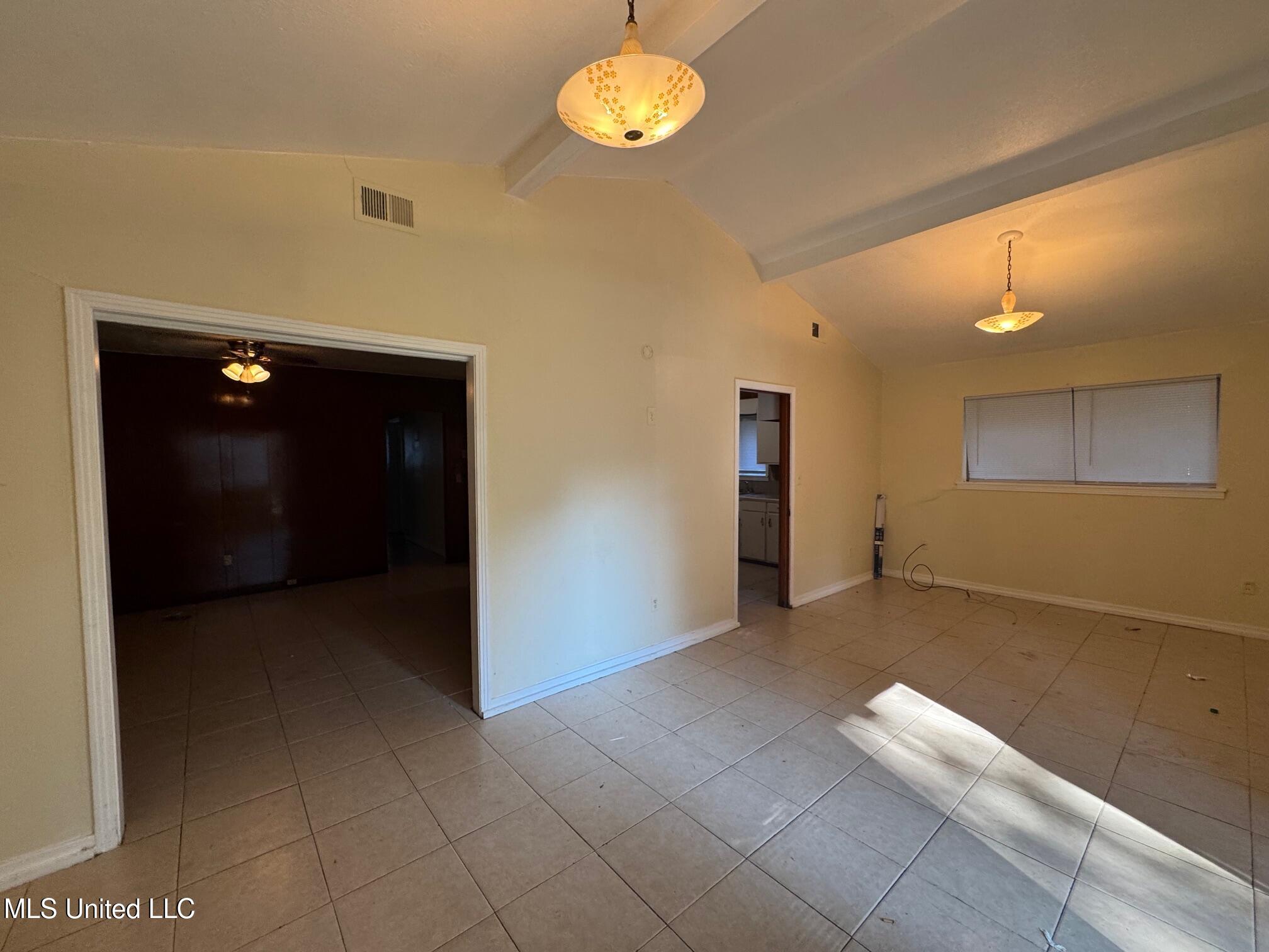 237 Queen Anne Lane Jackson, MS 39209 - Photo 3 of 16 IMG_5568