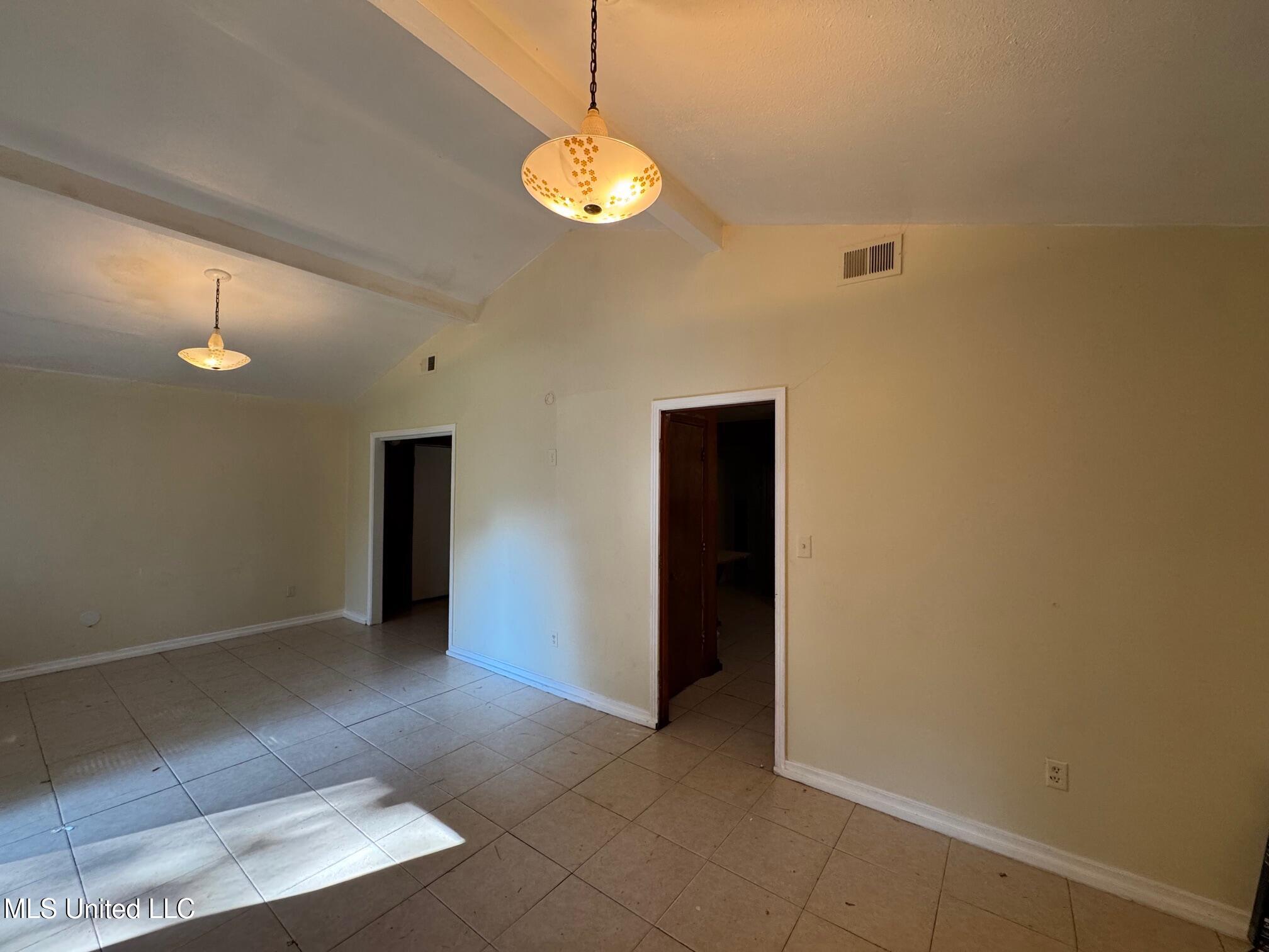 237 Queen Anne Lane Jackson, MS 39209 - Photo 4 of 16 IMG_5569