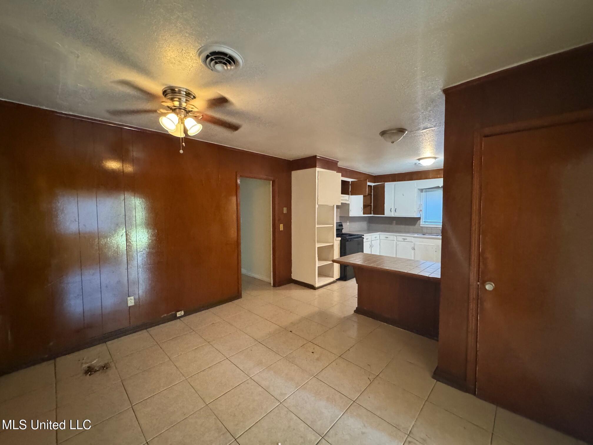 237 Queen Anne Lane Jackson, MS 39209 - Photo 5 of 16 IMG_5570