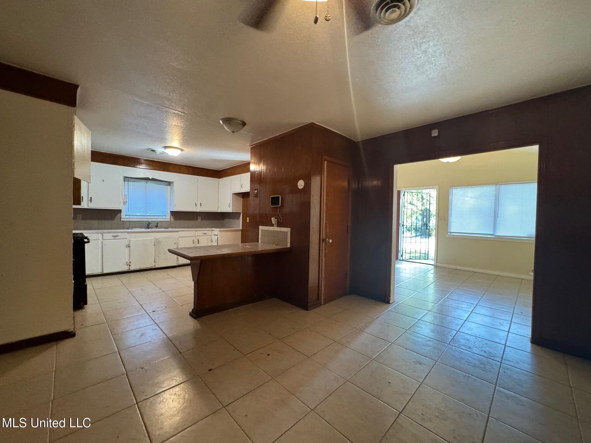 237 Queen Anne Lane Jackson, MS 39209 - Photo 6 of 16 IMG_5571